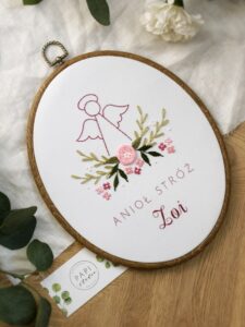 duży owalny tamborek anioł stróż dla dziewczynki różowy