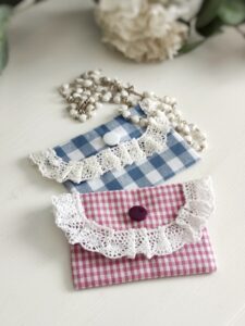 etui na różaniec wzór w kratkę