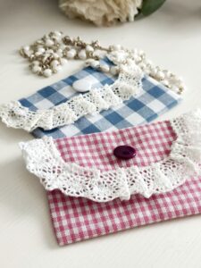 etui na różaniec wzór w kratkę