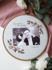 haftowany tamborek ślubny ze zdjęciem, haftowana foto ramka